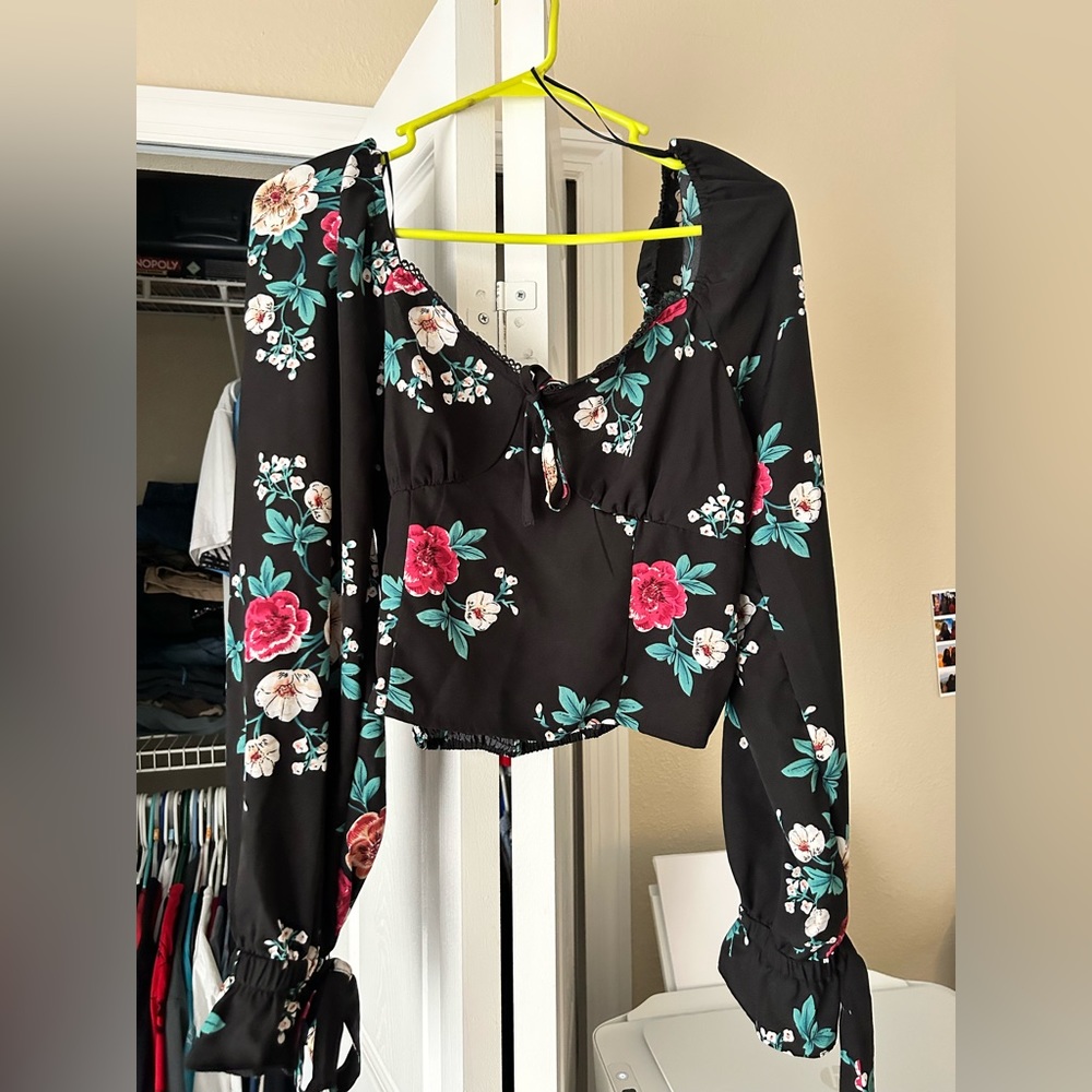 Floral crop top long sleeves